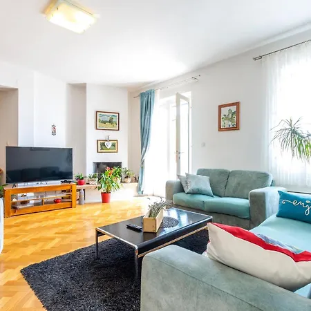 4 Bedroom Lovely In * Podstrana