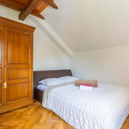 4 Bedroom Lovely In Holiday home *