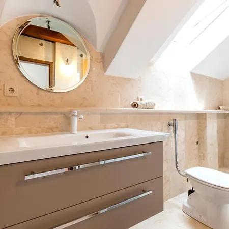 4 Bedroom Lovely In Holiday home *