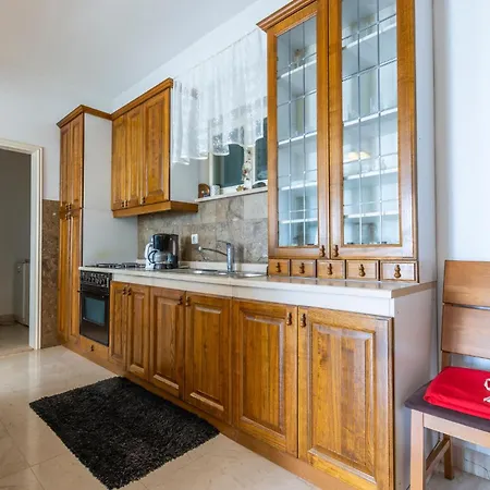 4 Bedroom Lovely In Podstrana