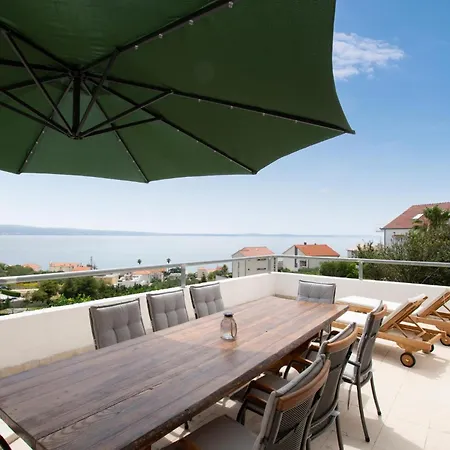 4 Bedroom Lovely In Holiday home Podstrana