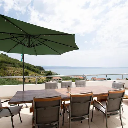 Holiday home 4 Bedroom Lovely In Podstrana